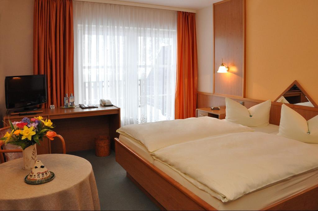 קורורט יונסדורף Hotel Gondelfahrt חדר תמונה